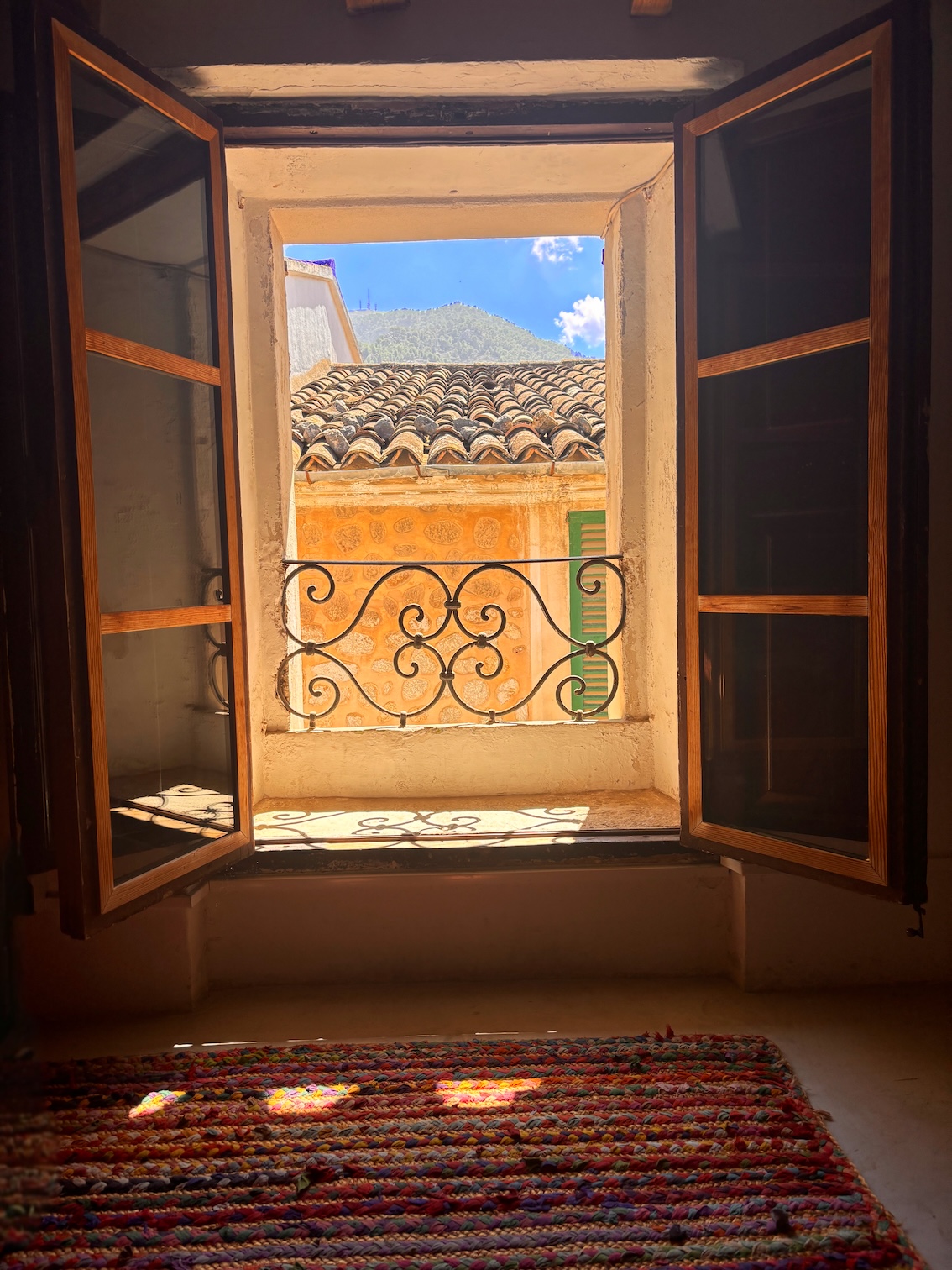 667093F9-32EB-4297-85A8-C743E96D56D5