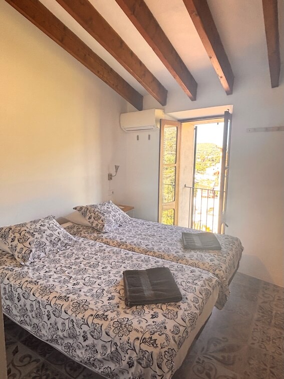 9B21FDC9-B69D-45C3-8F2F-41F5CAAF6055