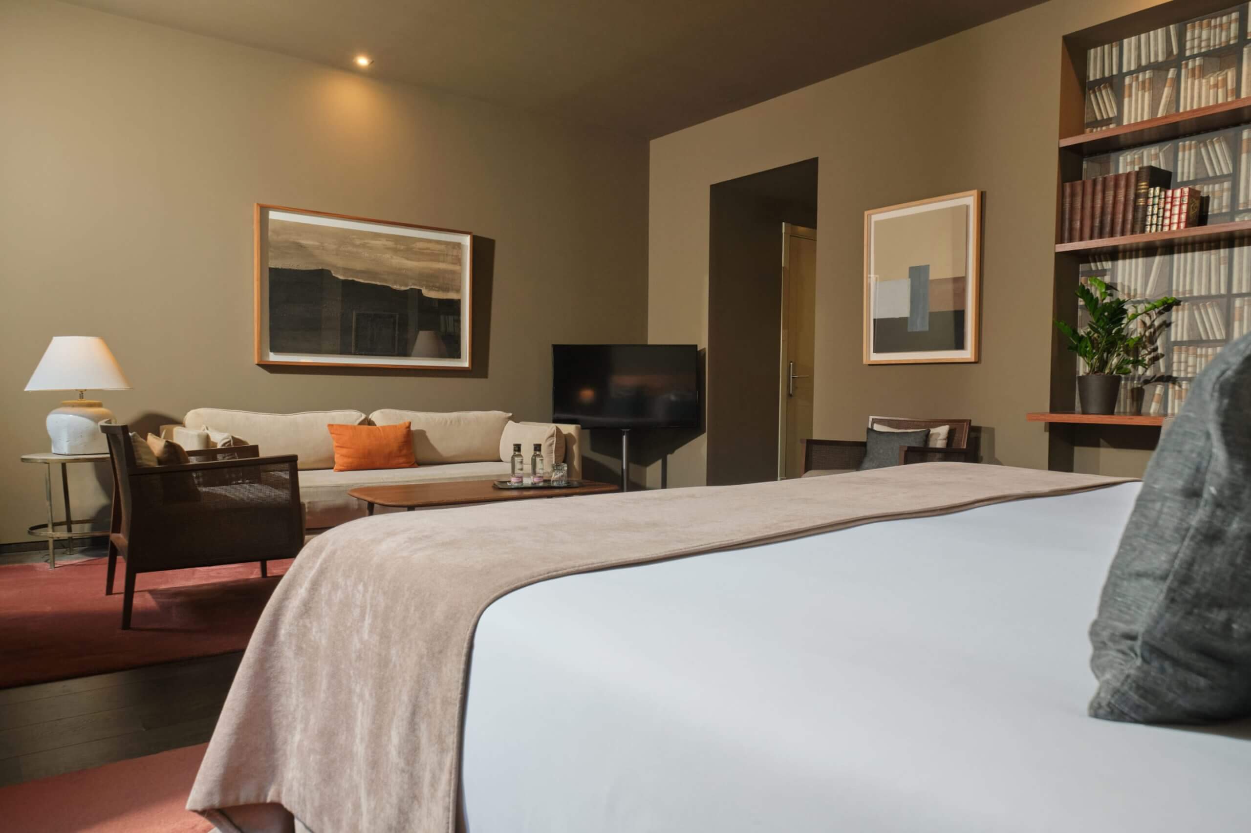 room-suite-gallery-01-can-alomar-it-mallorca-desktop-scaled